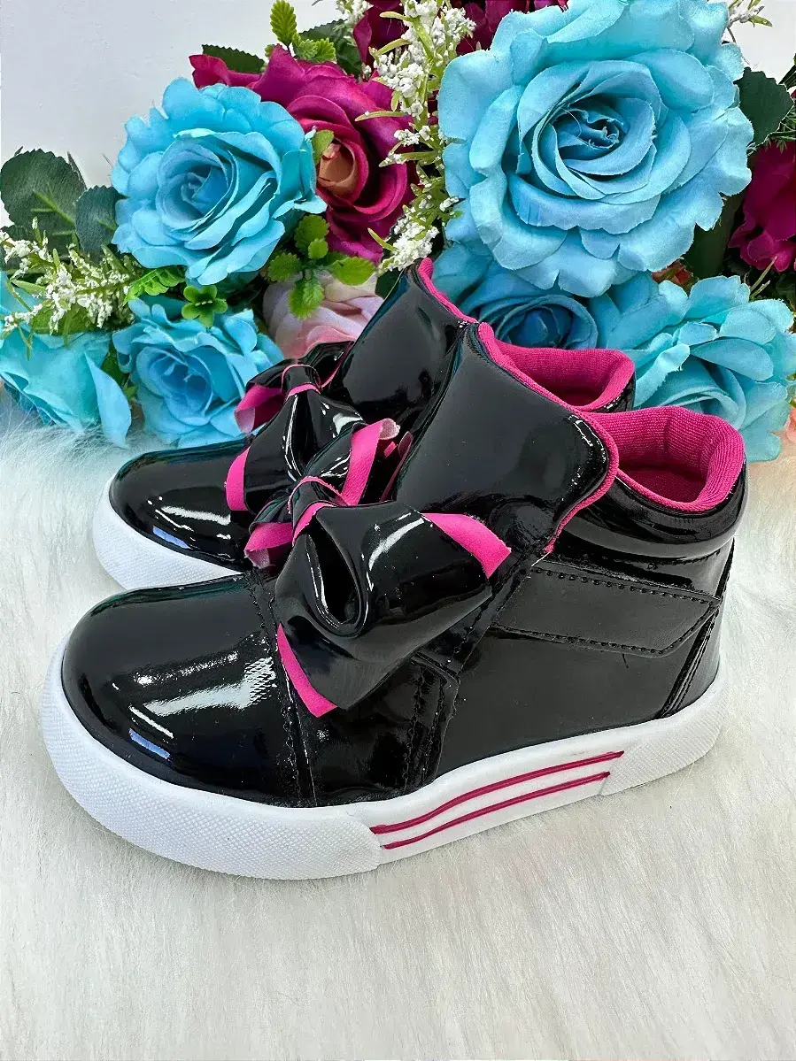 Tênis bota encanto de criança lacinho preto rebeca