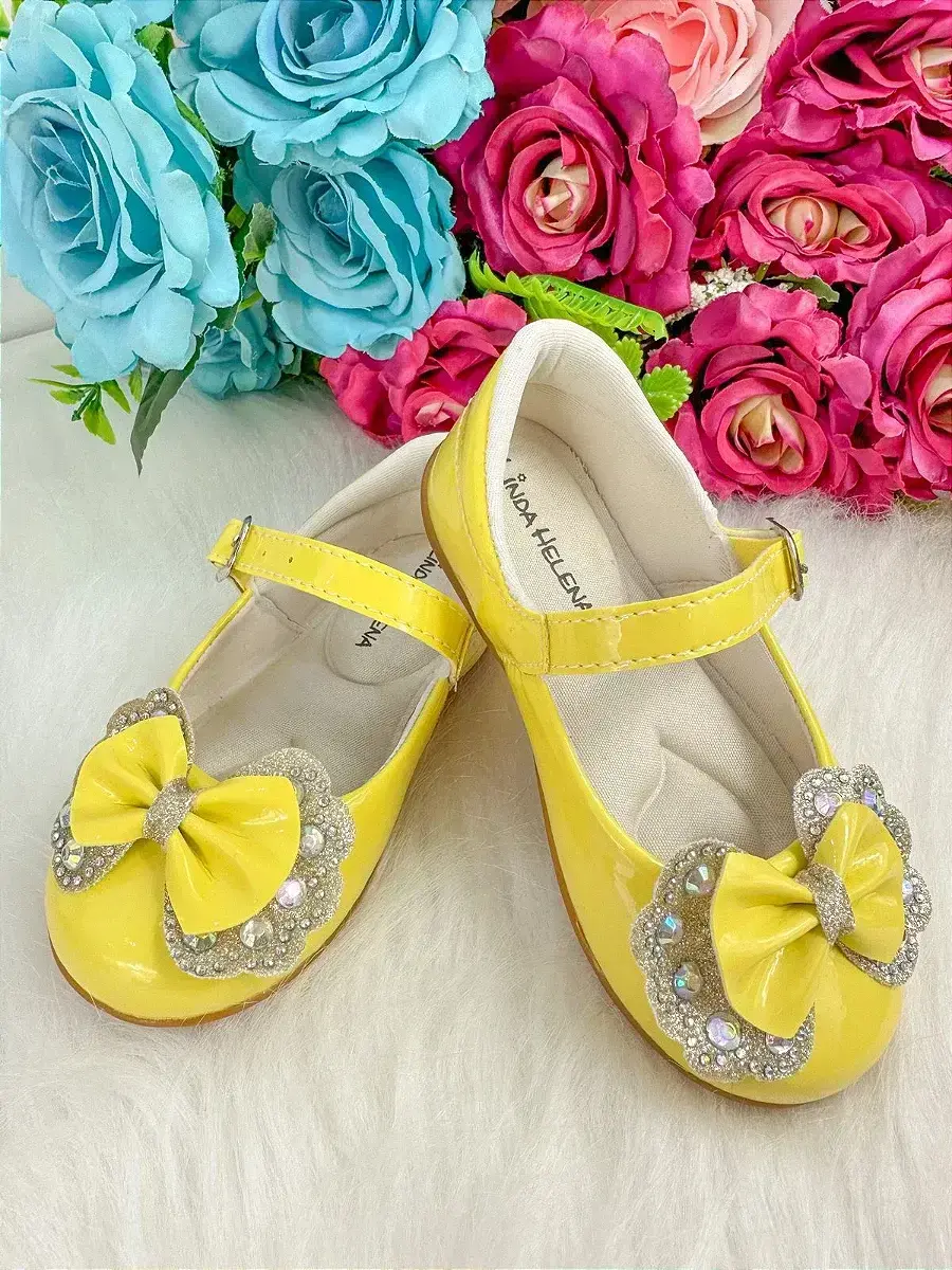 Sapatilha baby amarelo lacinho strass